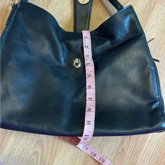 Coach solid black leather gold hardware 3 section shoulder bag purse - Picture 7 of 15